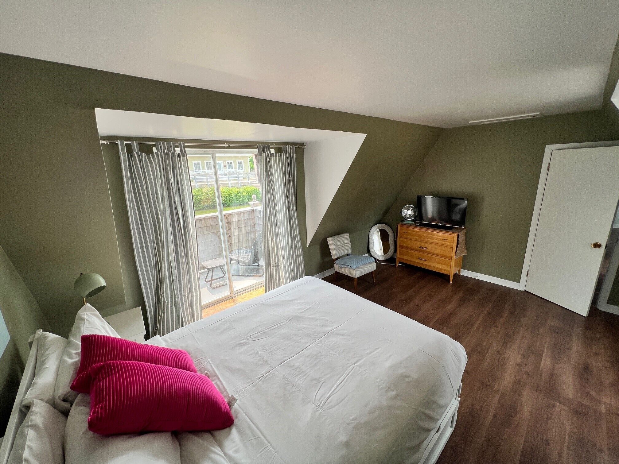 1 室のベッドルーム、デスク、アイロン / アイロン台、WiFi