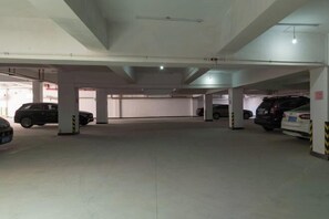 Free self-parking - Homeinn Hotel (Tiantai Chicheng Road Guoqing Temple) (Tiantai)