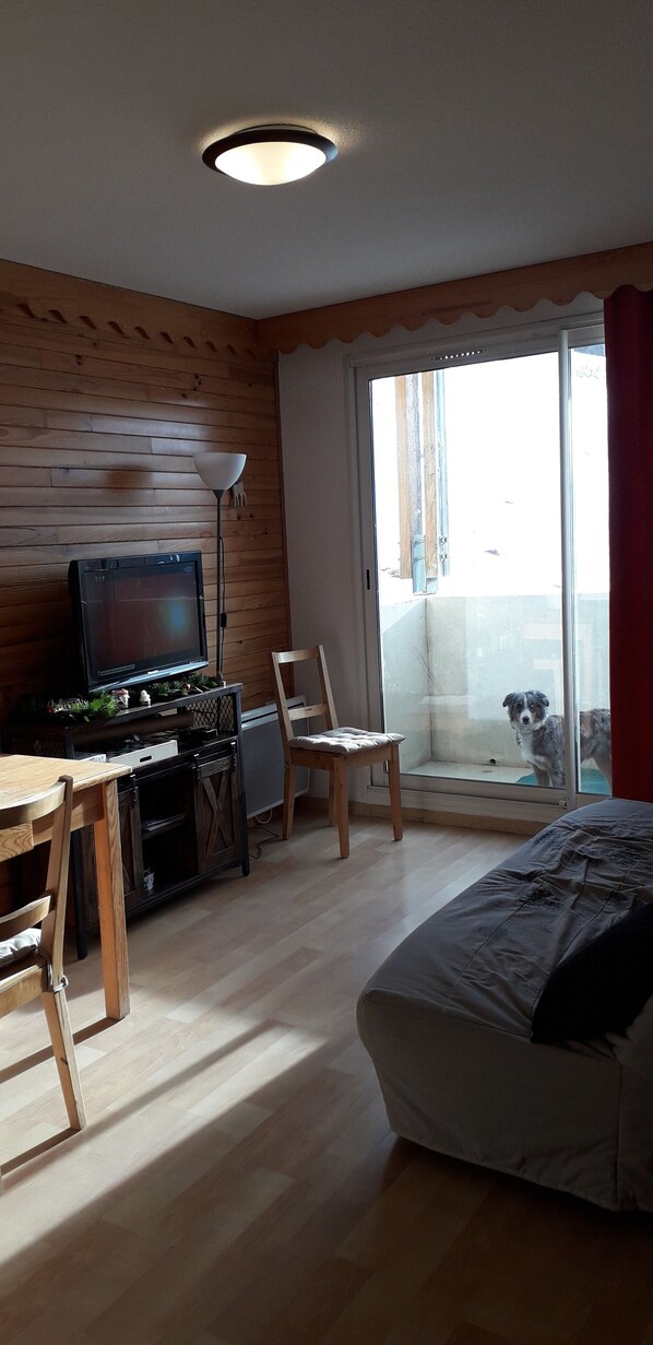 2 bedrooms - Quiet residence with swimming pool (Allos)