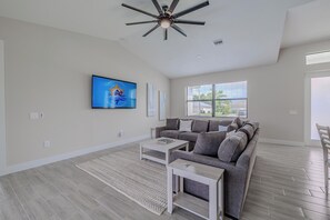 Smart TV, offices - Heated pool - 4bed/3bath- Enjoy the sun! (Cape Coral)