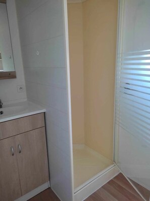 Towels - ZEcamping 3 étoiles toboggans dog friendly locatif TV BBQ clim 32m2 4 pers (Massillargues-Attuech)
