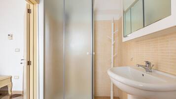 Apartment | Bilik Mandi