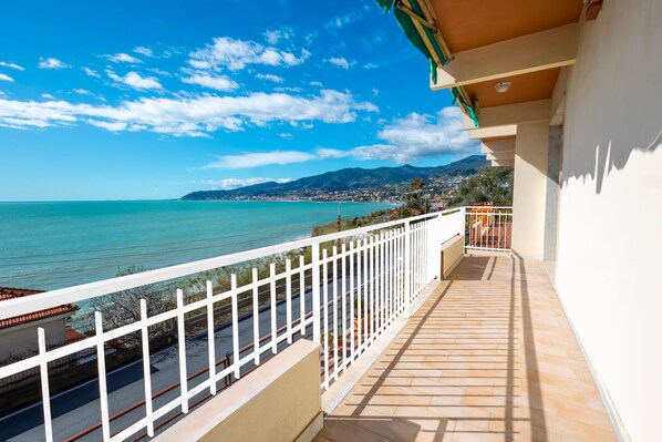 View from property - Mare di Liguria Apartment (Sanremo)