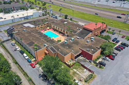 Expressway Suites