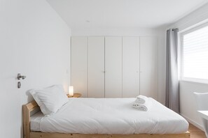 2 chambres, bureau, fer et planche à repasser, accès à Internet