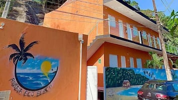 Fachada da propriedade