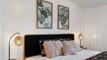 4 bedrooms, iron/ironing board, free WiFi, bed sheets