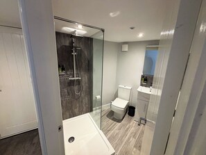 Deluxe Double Room, Non Smoking, Private Bathroom | Bathroom - Lymm Living (Lymm)