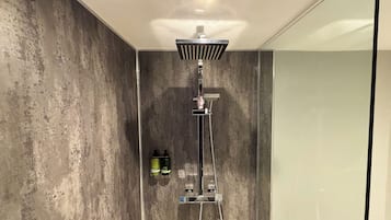Deluxe Double Room, Non Smoking, Private Bathroom | Bathroom