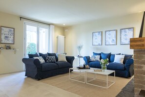 Télévision, cheminée