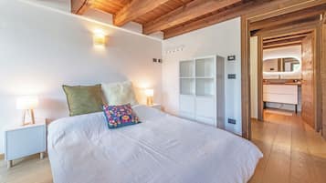 2 bedrooms, desk, laptop workspace, iron/ironing board