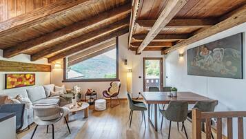 Duplex, Balcony, Mountain View | Living area