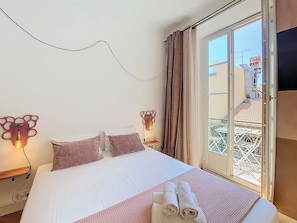 In-room safe, iron/ironing board
