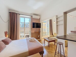 セーフティボックス (室内)、アイロン / アイロン台