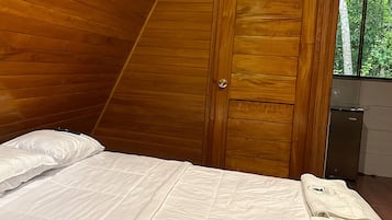 Classic Cabin, Garden View | 1 bedroom, free WiFi, bed sheets