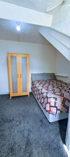 Desk, laptop workspace, blackout curtains, iron/ironing board - MC Suites (Newcastle-upon-Tyne)