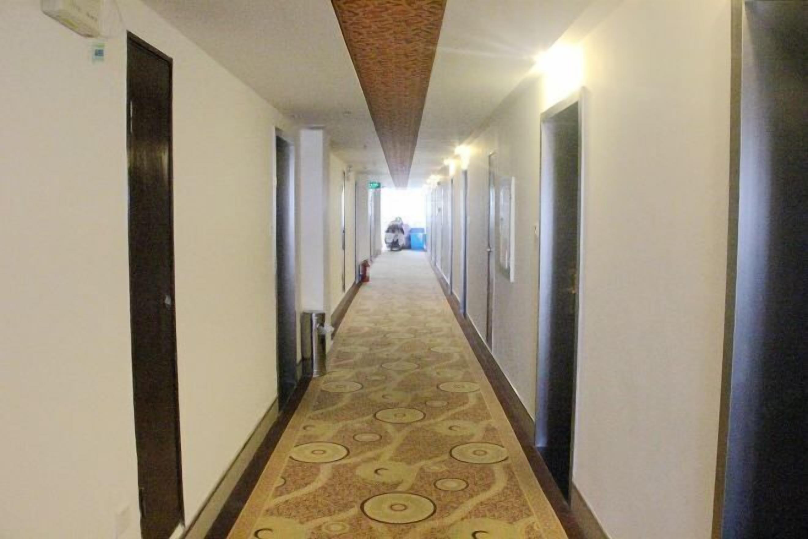 المنشأة من الداخل