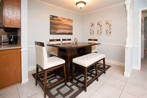 Dining - Pet friendly home just 2 minute drive to the beach! (Long Beach)