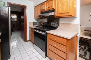 Fridge, microwave, oven, stovetop - Pet friendly home just 2 minute drive to the beach! (Long Beach)