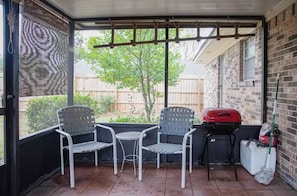 Property grounds - Pet friendly home just 2 minute drive to the beach! (Long Beach)