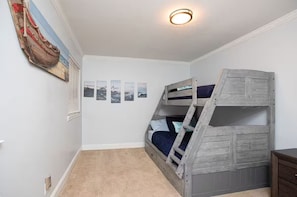 3 chambres, fer et planche à repasser, Wi-Fi, draps fournis