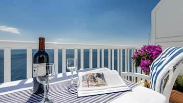 Apartamento conforto, sacada, vista para o mar | Terraço/pátio