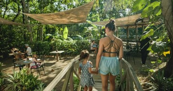 Desayuno con opciones de la cocina local todos los días (con cargo)