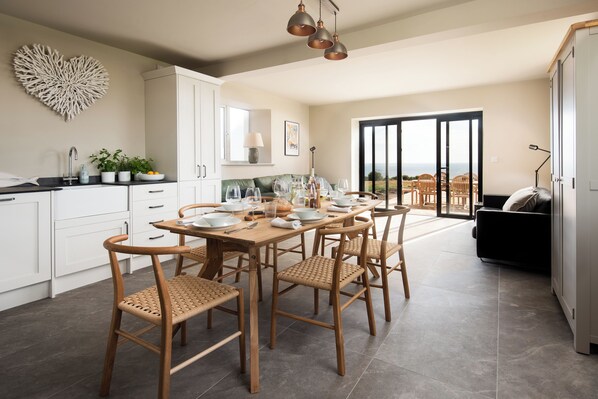 Dining - Gregor's Cottage: Best coastal view, luxury inside (Berwick upon Tweed)
