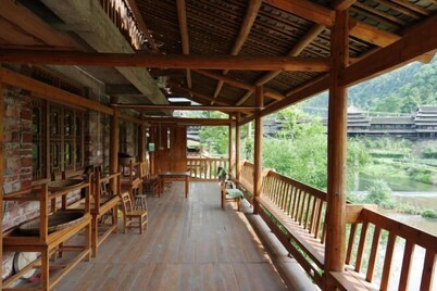 Sanjiang Yangjie Inn