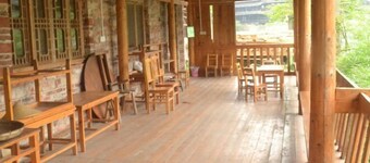 Sanjiang Yangjie Inn