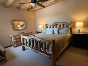 3 slaapkamers, een bureau, een strijkplank/strijkijzer, gratis wifi