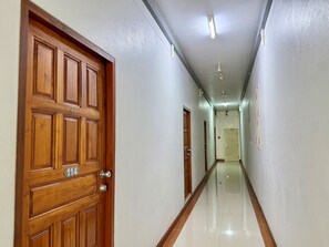 Hallway - Nicha Residence Hotel (Bangkok)