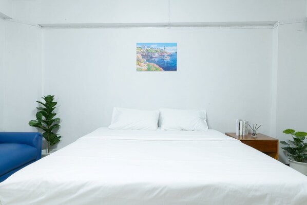 スーペリア ダブルルーム バルコニー | 客室ごとに異なるインテリア、デスク、防音設備、WiFi (無料)