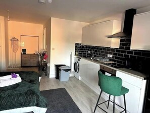 1 bedroom, WiFi, bed sheets - Kyoto House Central Studio (Derby)