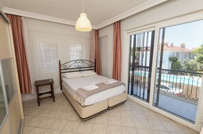 3 bedrooms, iron/ironing board, WiFi, bed sheets