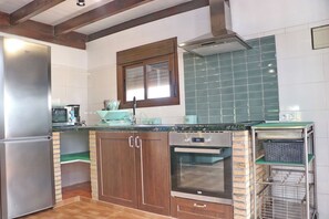 Fridge, microwave, oven, coffee/tea maker