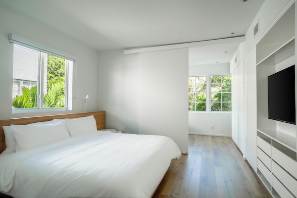 Design Apartment, Multiple Bedrooms | 1 bedroom, iron/ironing board, free WiFi, bed sheets