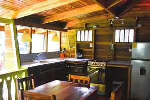 Fridge, oven, coffee/tea maker, cookware/dishes/utensils - Casa La Terrazza (Puerto Viejo de Talamanca)