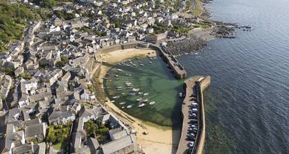 Keigwin Cottage - a cottage that sleeps 4 guests in 2 bedrooms