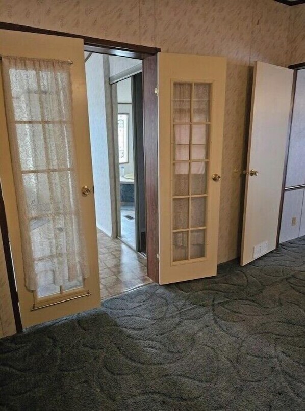 Interior - Large cozy cuntry home, pet friendly, ATV and hunter friendly. (Alva)