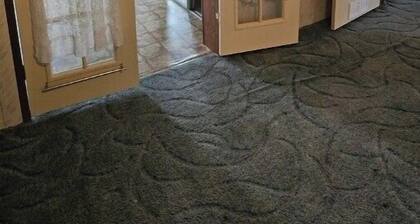 Large cozy cuntry home, pet friendly, ATV and hunter friendly.