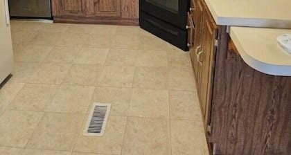 Large cozy cuntry home, pet friendly, ATV and hunter friendly.