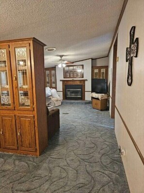 Interior - Large cozy cuntry home, pet friendly, ATV and hunter friendly. (Alva)