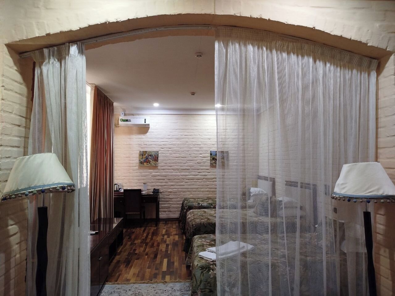 1 dormitorio, minibar, escritorio y sistema de insonorización