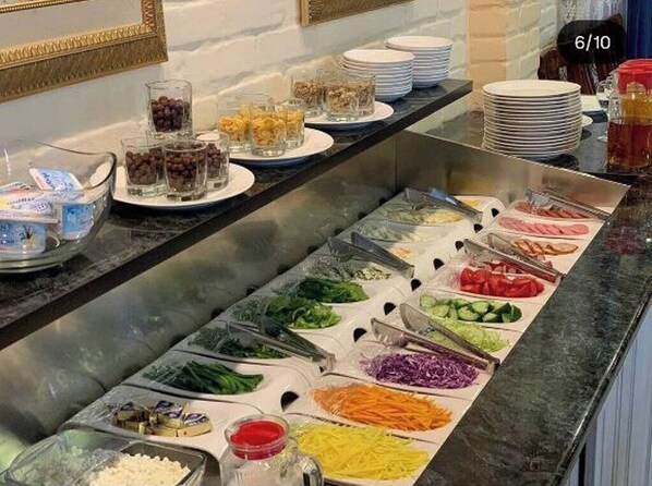 Free daily buffet breakfast  - Hotel BEK Tashkent (Tashkent)