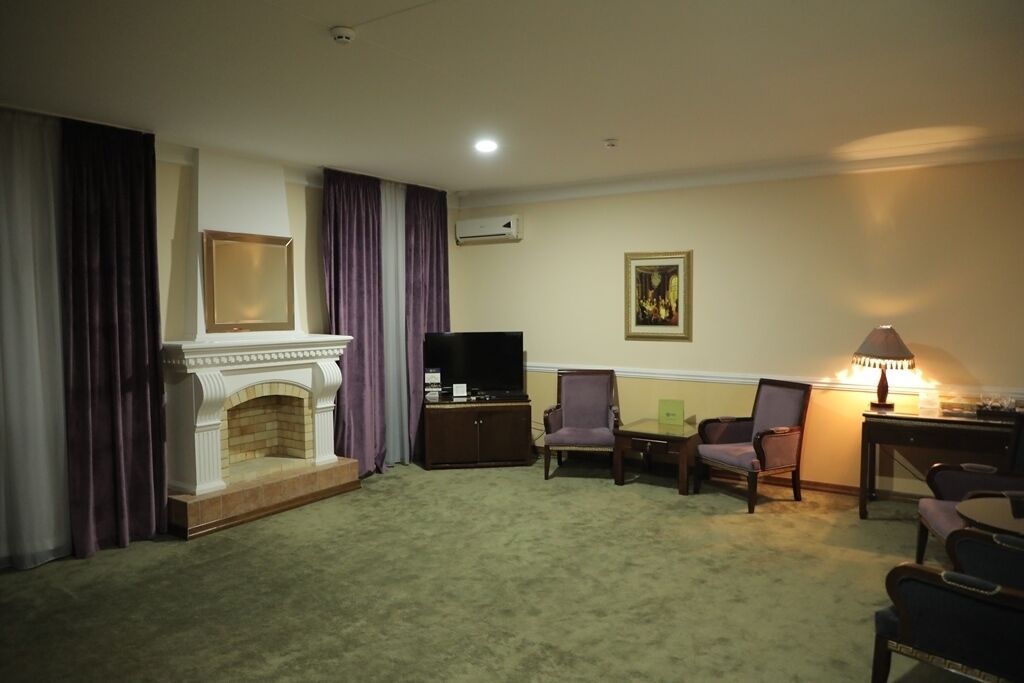 43-inch TV with digital channels