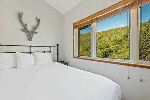 2 bedrooms, iron/ironing board, travel cot, WiFi - The Charter at Beaver Creek D4505 (Beaver Creek)