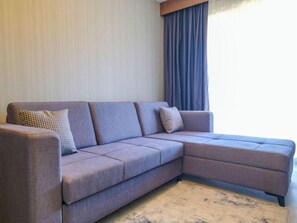 Living area - Days Inn By Wyndham Alanya (Alanya)