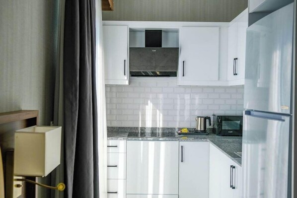 Private kitchen - Days Inn By Wyndham Alanya (Alanya)