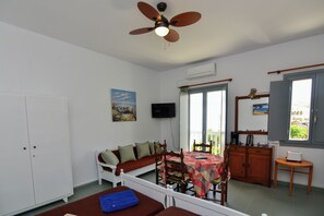 Interior - Naxos Port central apartment 3 min to the beach (494F+XXV Naxos, Greece)